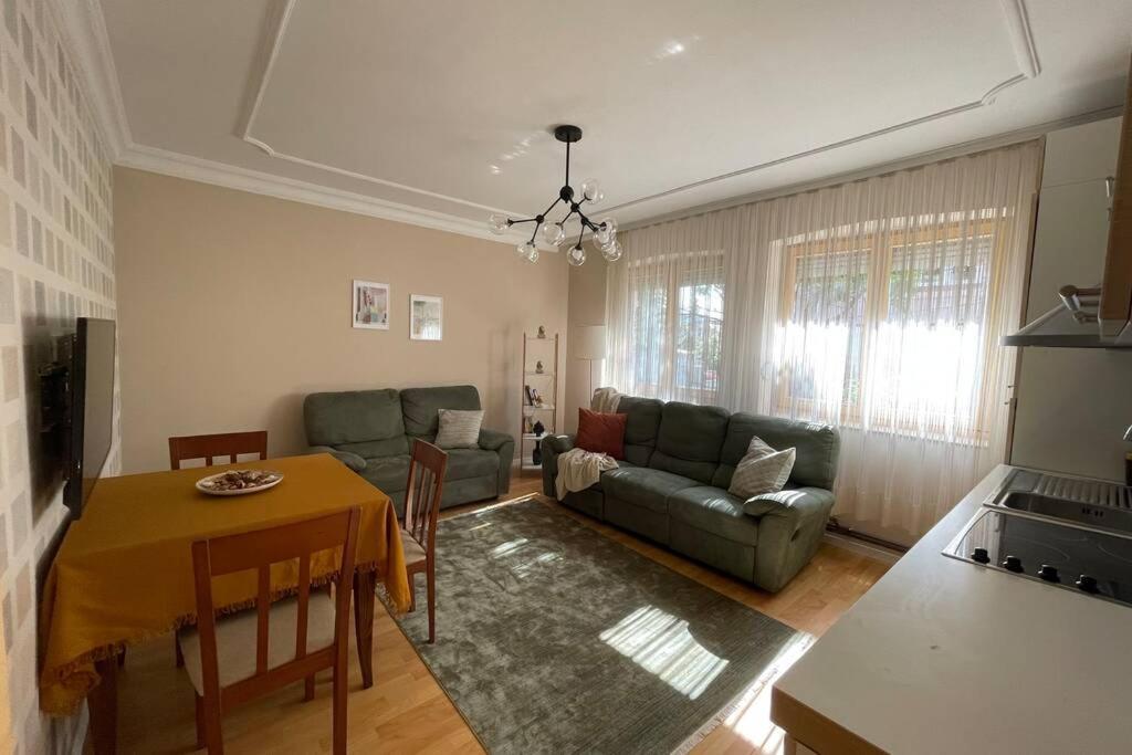 Cozy Apartment In The Old Center Of Prishtina Pristina Exterior foto